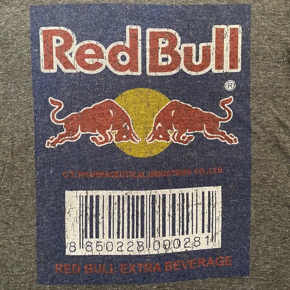 🌈2/$15🌥 Red Bull t-shirt - Picture 2 of 3